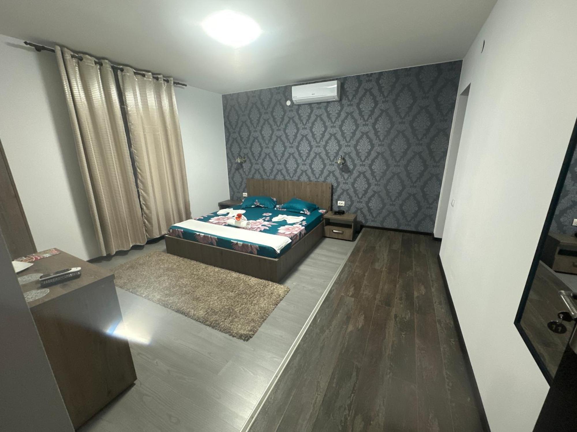 Casa Clau Hotel โอร์โชวา ภายนอก รูปภาพ