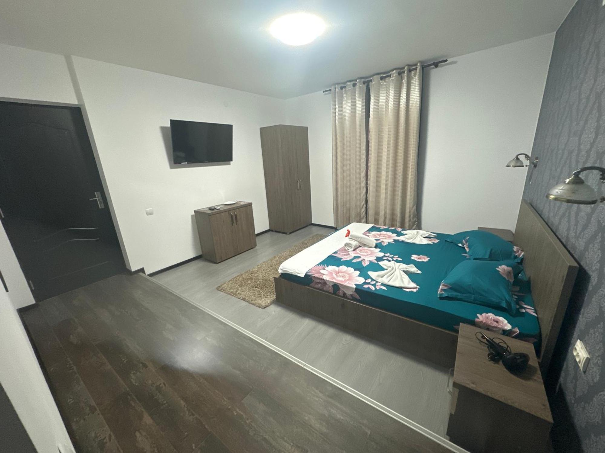 Casa Clau Hotel โอร์โชวา ภายนอก รูปภาพ