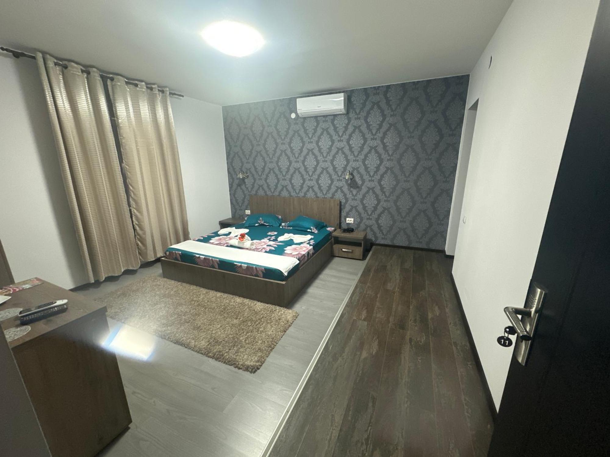 Casa Clau Hotel โอร์โชวา ภายนอก รูปภาพ