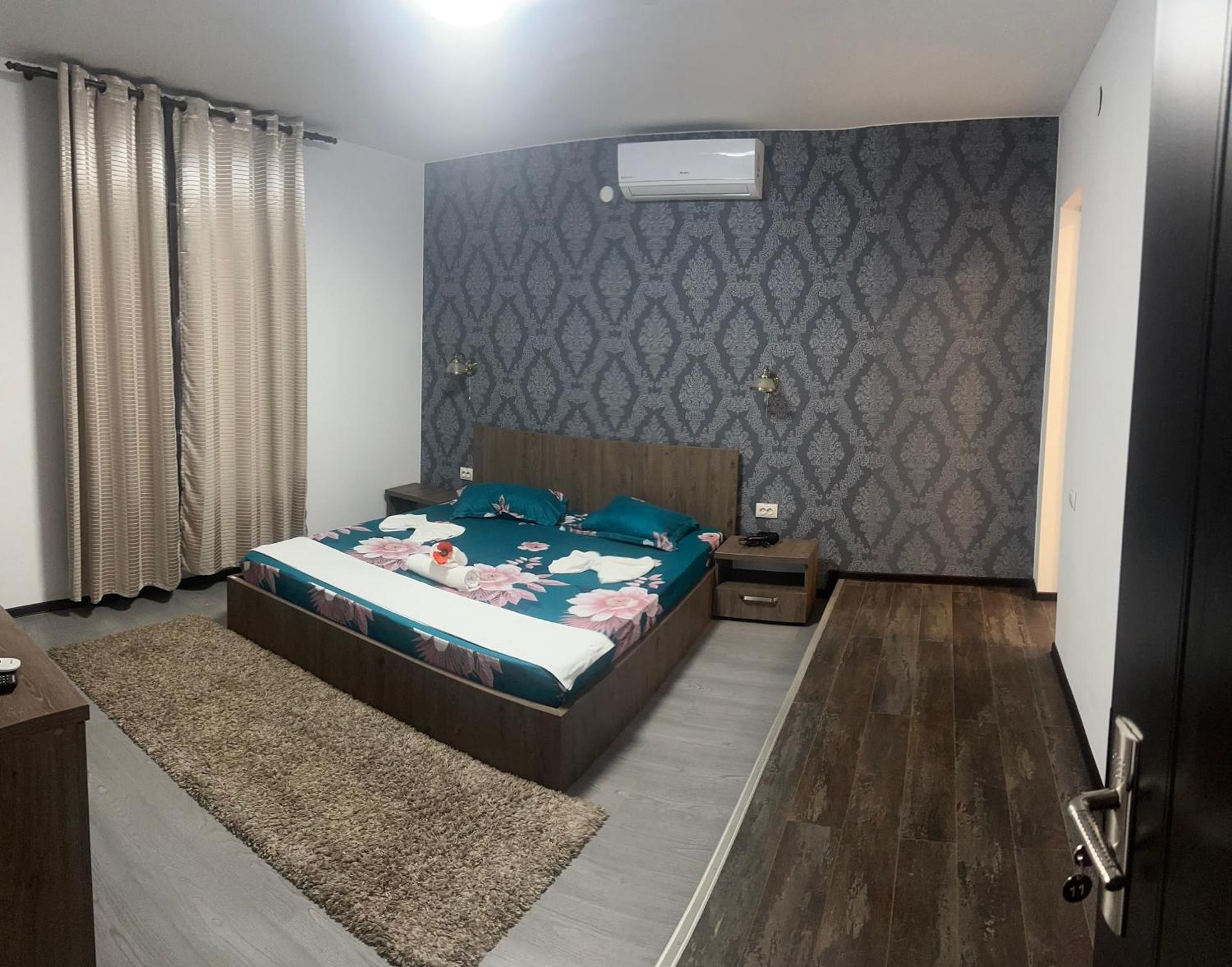 Casa Clau Hotel โอร์โชวา ภายนอก รูปภาพ